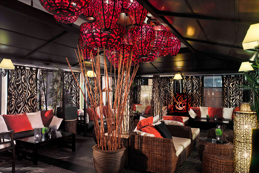 MONKEY BAR & GRILL