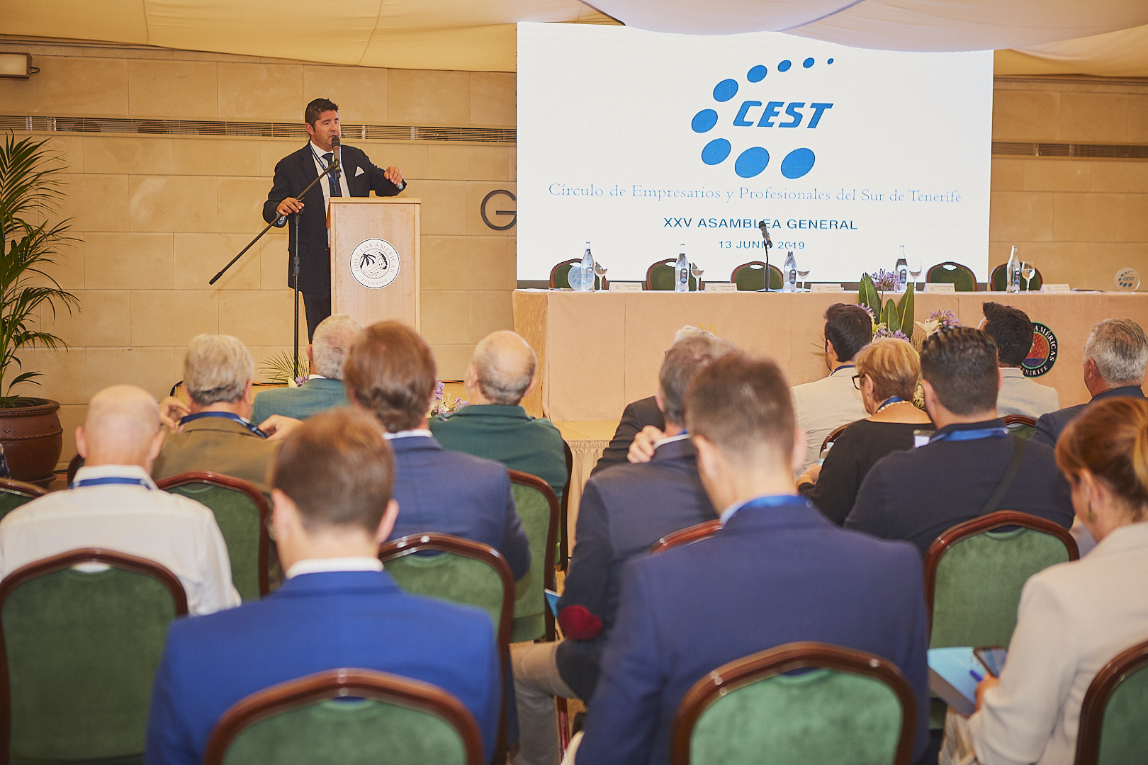 XXIX Asamblea General del Círculo de Empresarios y Profesionales del Sur de Tenerife – CEST. Tendrá lugar el jueves 08 de junio 2023, a las 16.30 horas en 1ª convocatoria y a las 17.00 horas en 2ª convocatoria, en el Hotel Suite Villa María, situado en la Avenida de los Acantilados, s/n, La Caleta, Adeje.