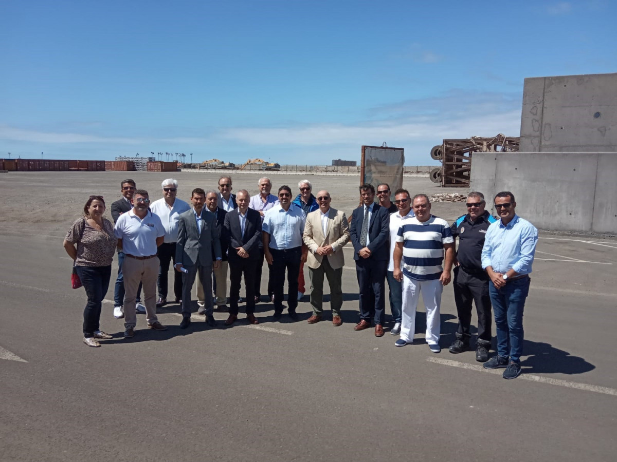 Representación de empresarios del Cest visita el Puerto de Granadilla