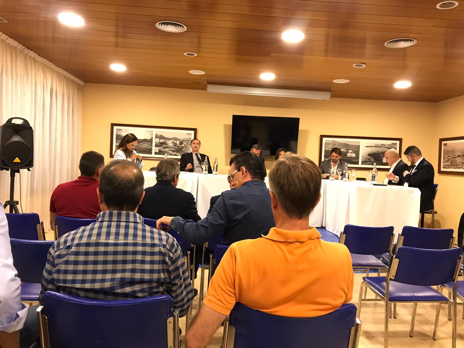 Jornada sobre la gestión de Costas en Canarias organizada por Canal 10 y con la participación del Cest y Ashotel, entre otros.