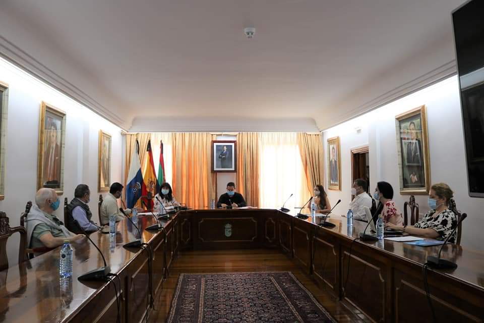 La Directiva del Cest se reúne con el Alcalde de Arona para analizar las medidas adoptadas para reactivar el Tejido Productivo del municipio.
