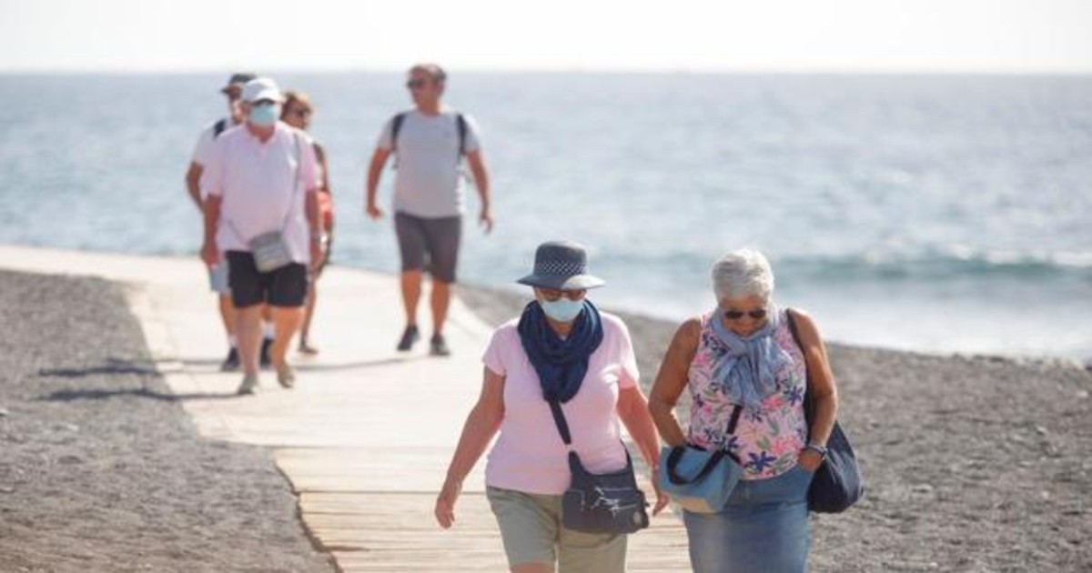 Turismo de Canarias suscribe una póliza de asistencia en viaje que cubre la cuarentena de los turistas en las Islas. Una iniciativa del Cest que el Gobierno de Canarias y la aseguradora Axa han hecho realidad.