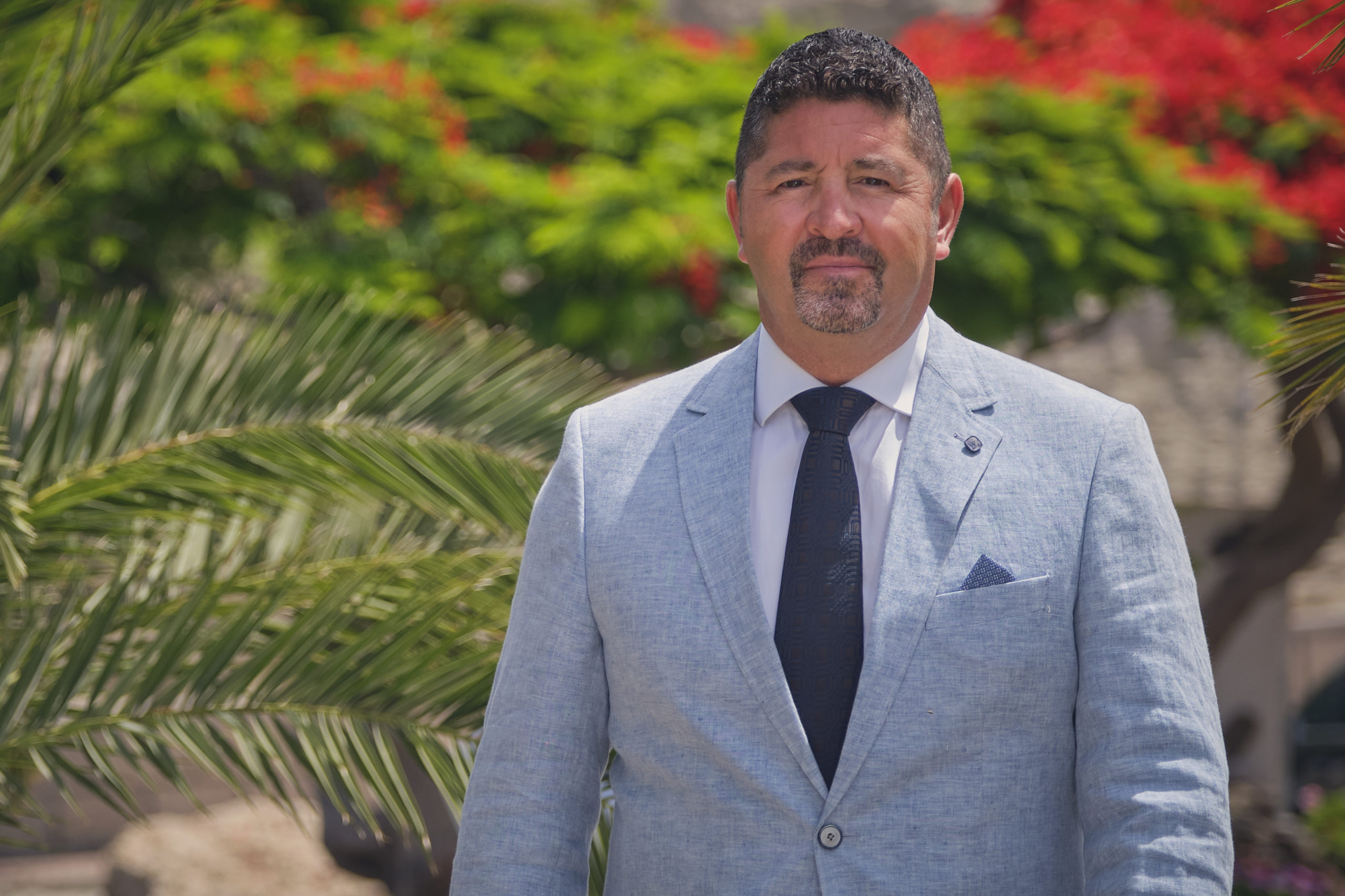 RIC. Negar migajas para salvar a las empresas de Canarias. Artículo de Roberto Ucelay, presidente del Cest.