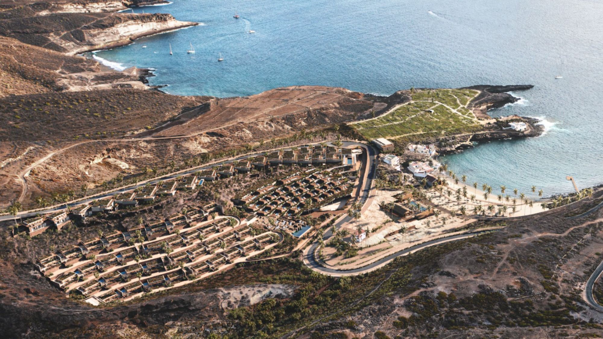 Frente a la paralización de las obras en el Puertito de Adeje, el Cest considera que frenar proyectos que ya han sido aprobados y que cuentan con los permisos necesarios, genera inseguridad empresarial, pone en riego muchos puestos de trabajo y aleja inversores de la isla.