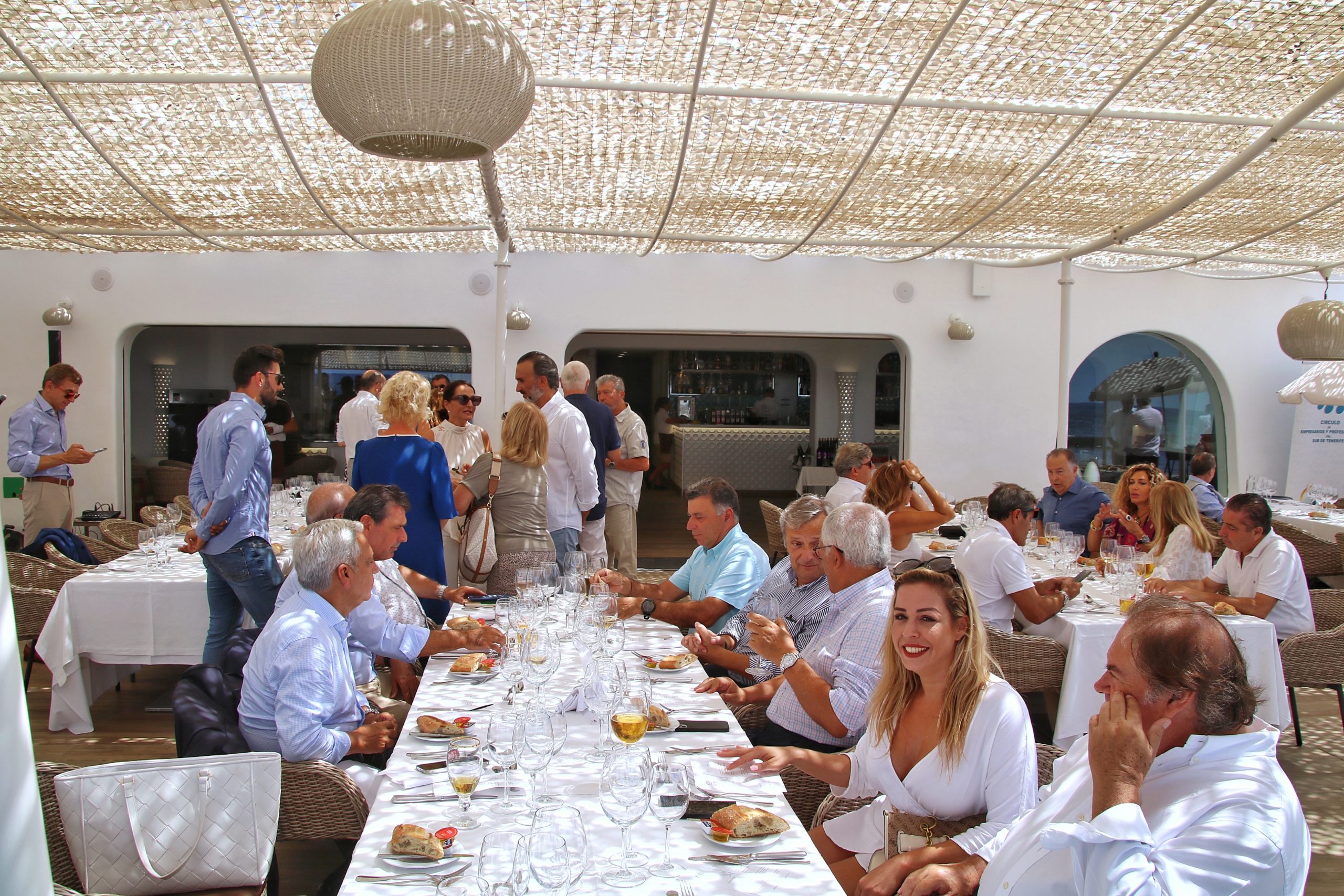 Excelente participación de asociados del Cest y empresarios invitados al Networking – Convivencia que tuvo lugar el pasado viernes 23 de septiembre 2022 en el OA Beach Club Restaurante en Playa de Las Américas. Organizado por el CEST con la colaboración y participación de Tenerife Networking y de la Asociación Canaria de mujeres empresarias «Aseme». Vea aquí las fotografías y los videos de las intervenciones.