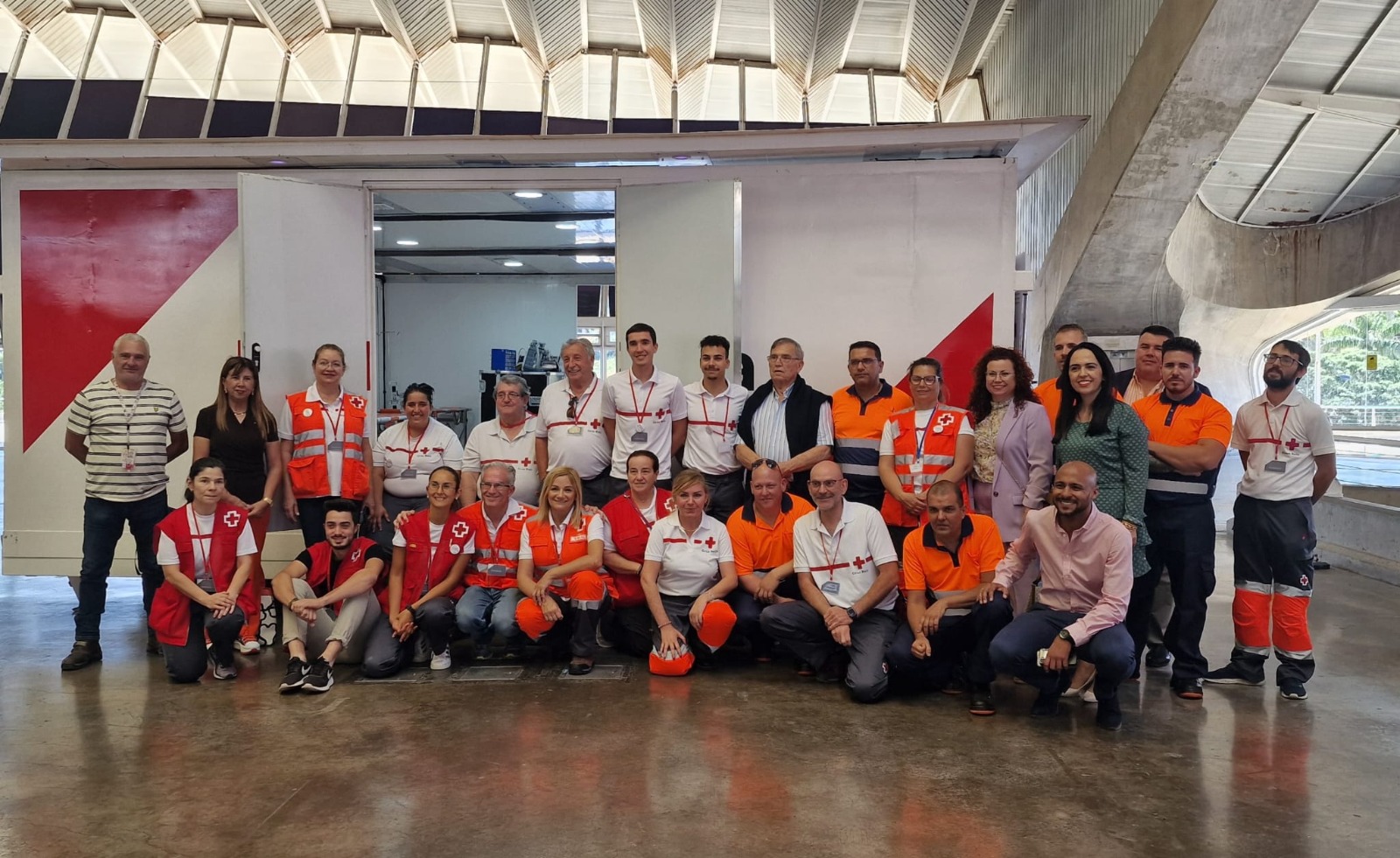 Grasaica, empresa asociada del Cest, presenta los nuevos equipos con los que contará la Cruz Roja de Tenerife.