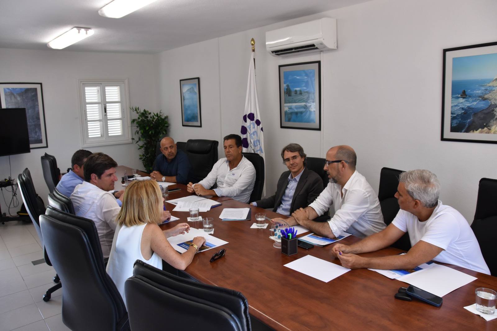 El Cest se reune con los candidatos del Partido Popular al Senado y Congreso por Tenerife, Emilio Navarro, Ana Zurita y Juan Antonio Rojas, a los que trasladaron un conjunto de medidas imprescindibles para continuar progresando en temas como el turismo, la vivienda, las carreteras, la formación y la bajada de impuestos, como el Igic, entre otros.