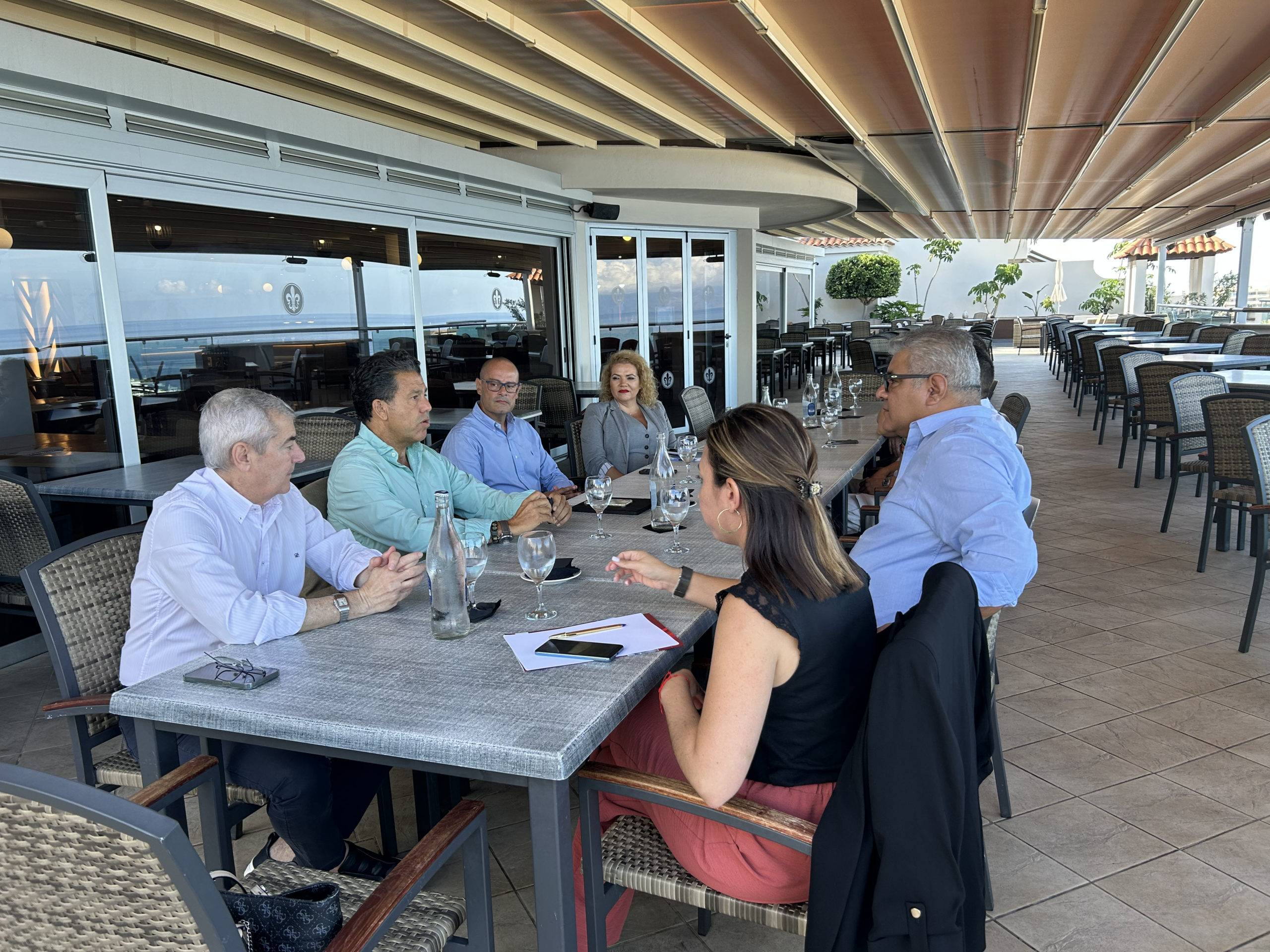 El CEST inicia una ronda de reuniones con las asociaciones empresariales del Sur de Tenerife para reforzar la competitividad económica