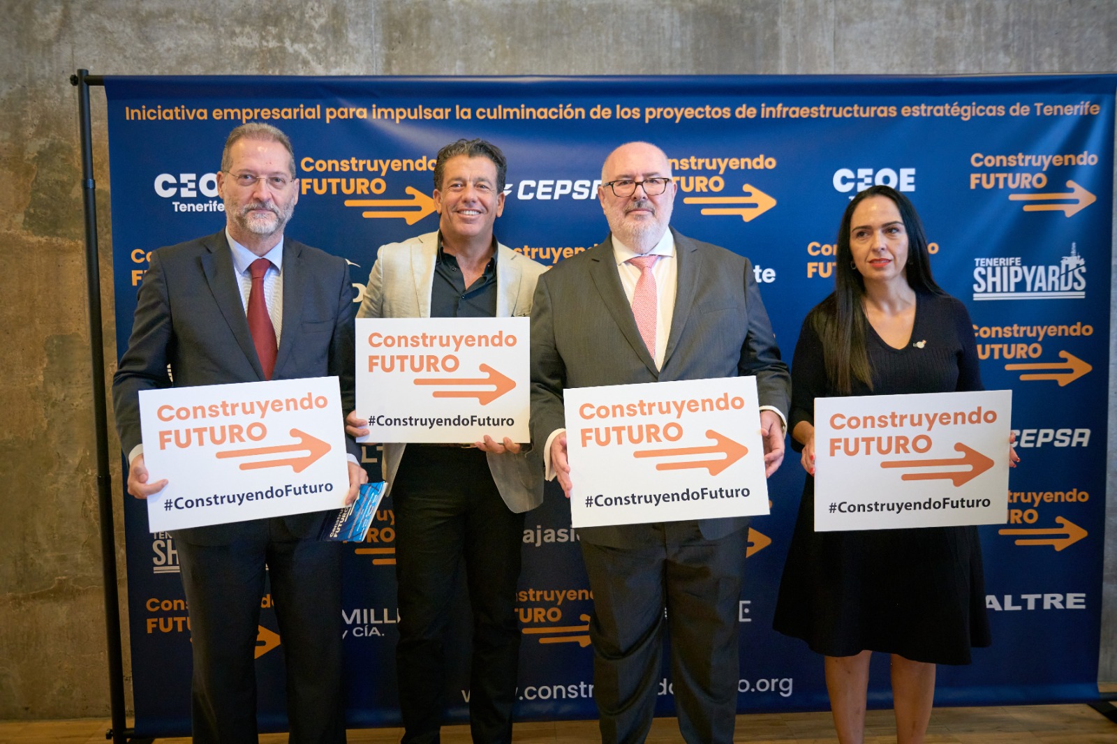 El presidente y la vicepresidenta del Cest, Francisco Cabrera y Raquel Arroyo asistieron al acto “Construyendo Futuro” organizado por El Día-La Opinión de Tenerife y CEOE Tenerife.